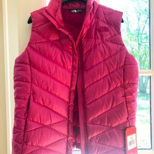 NWT North Face vest size M
